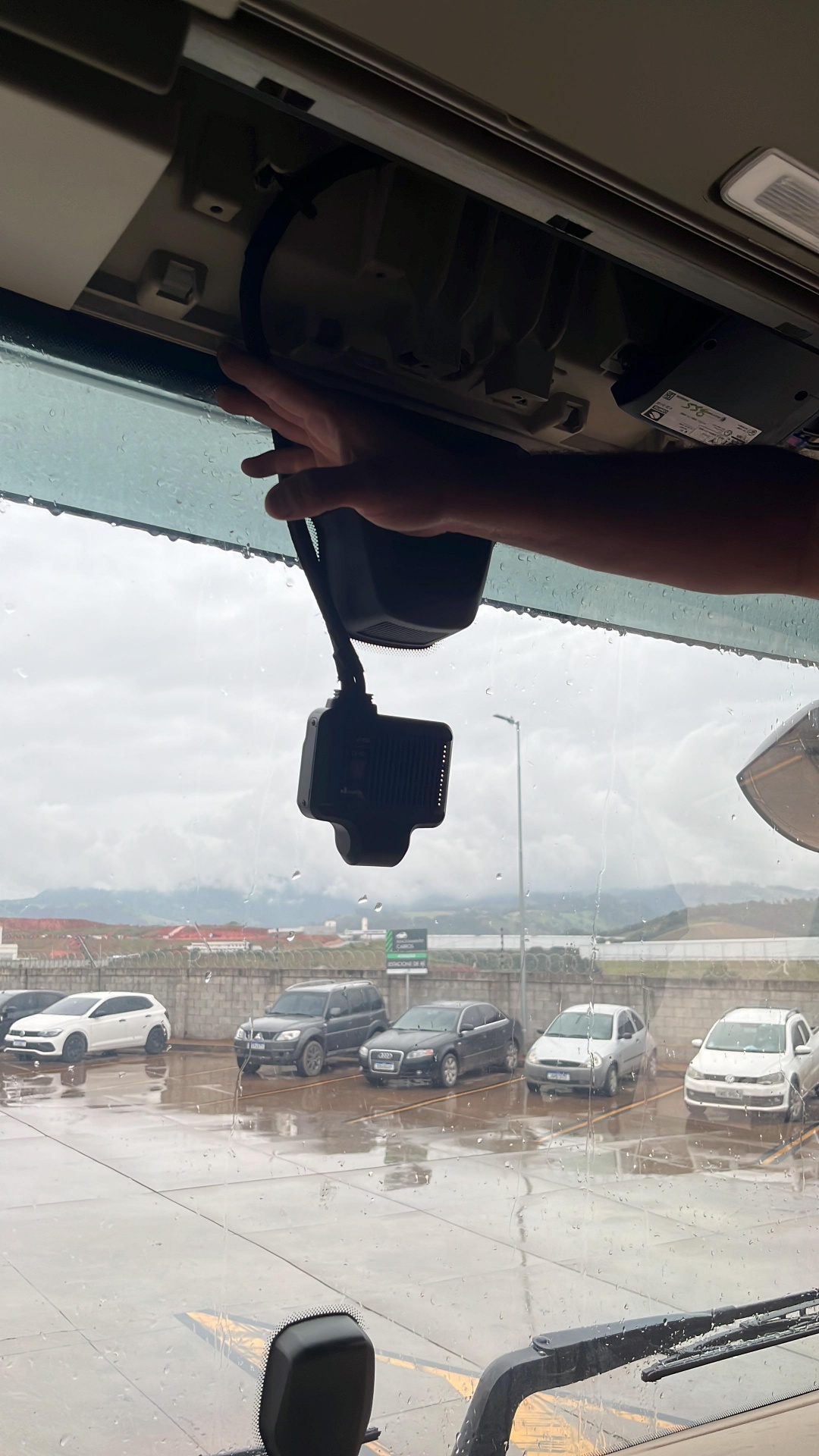 Monitoramento de veículos — sensor instalado no para-brisa